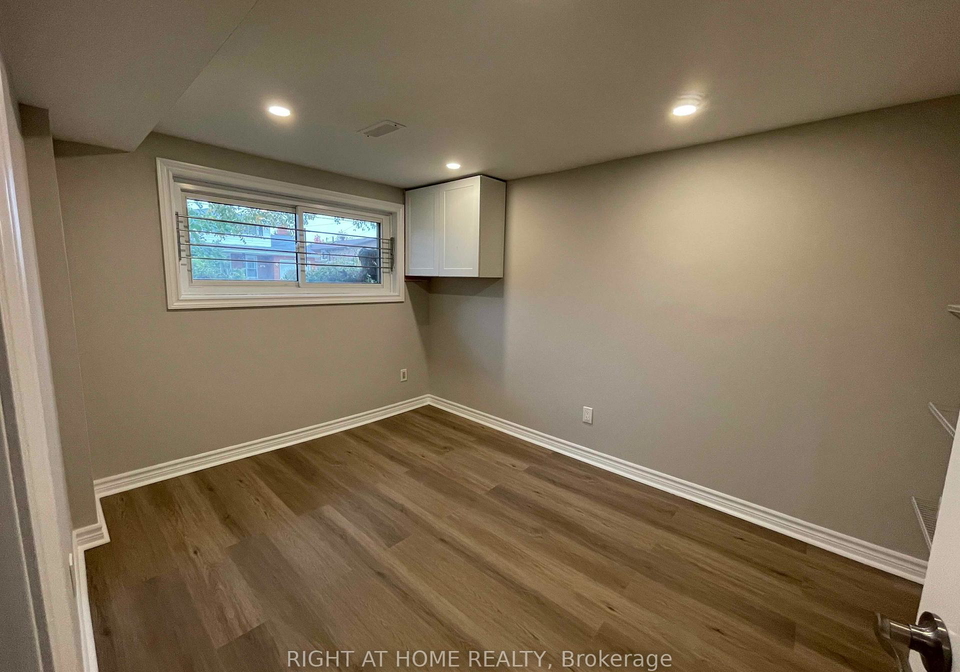 8-regency-street-hamilton-ontario-x12634948