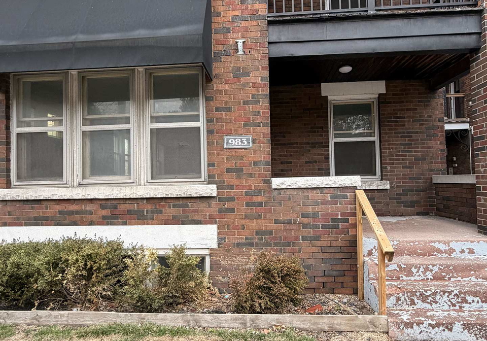 983-main-street-e-hamilton-ontario-x12635454