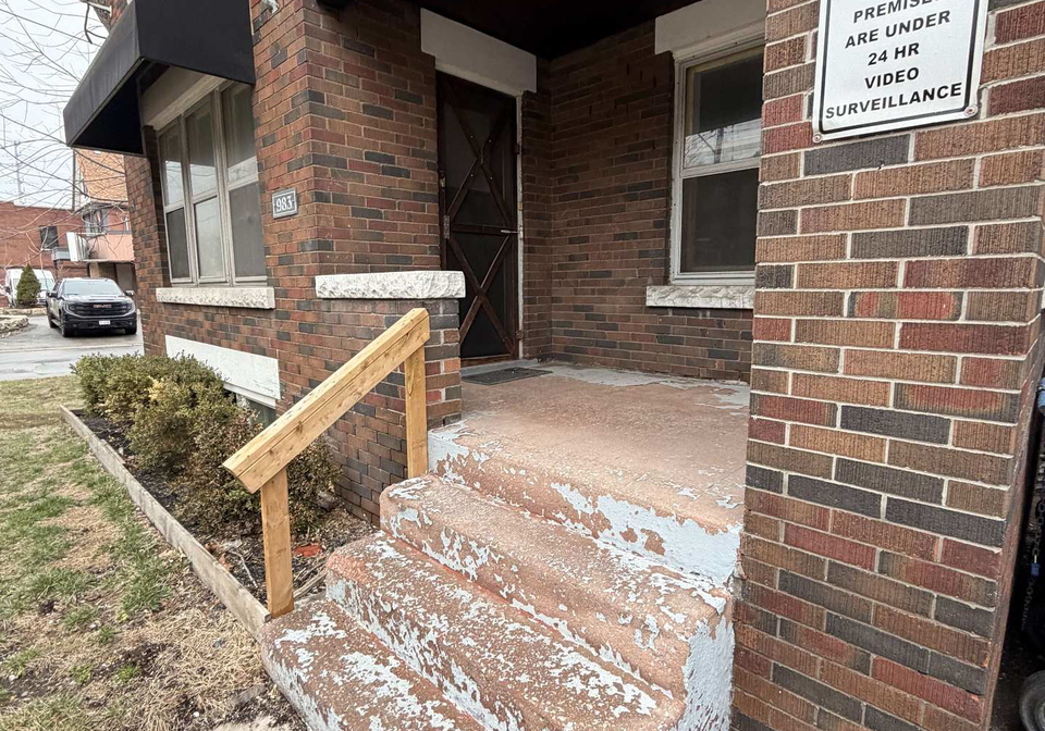 983-main-street-e-hamilton-ontario-x12635454