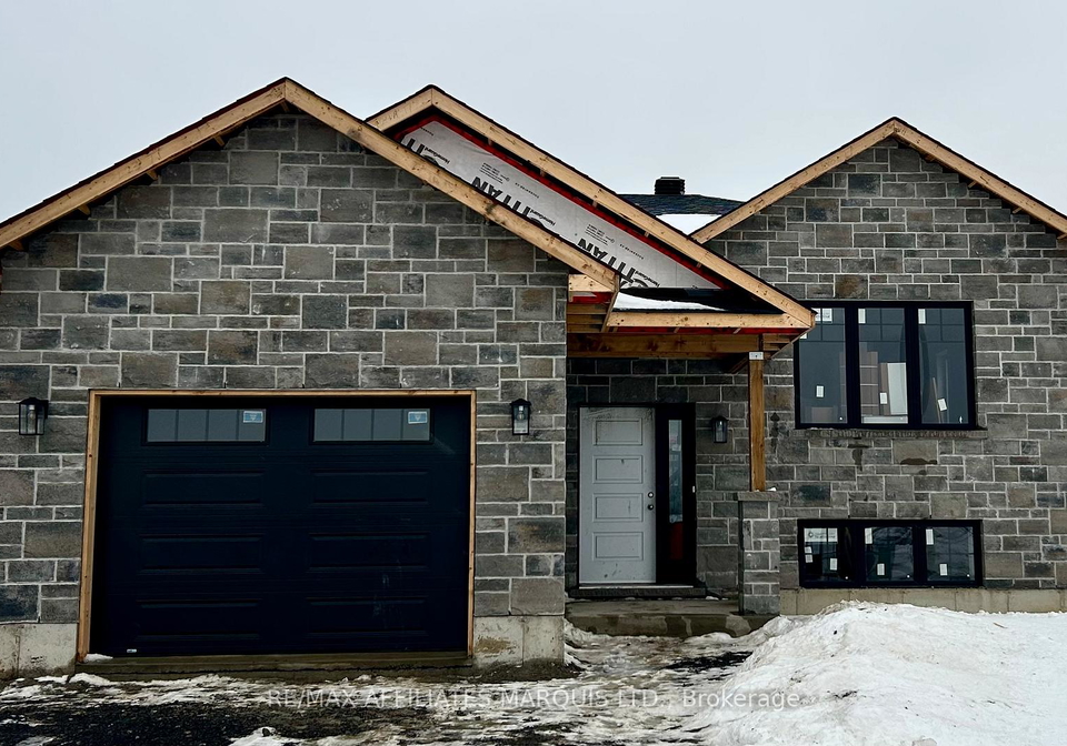 209-ruby-drive-cornwall-ontario-x12639418