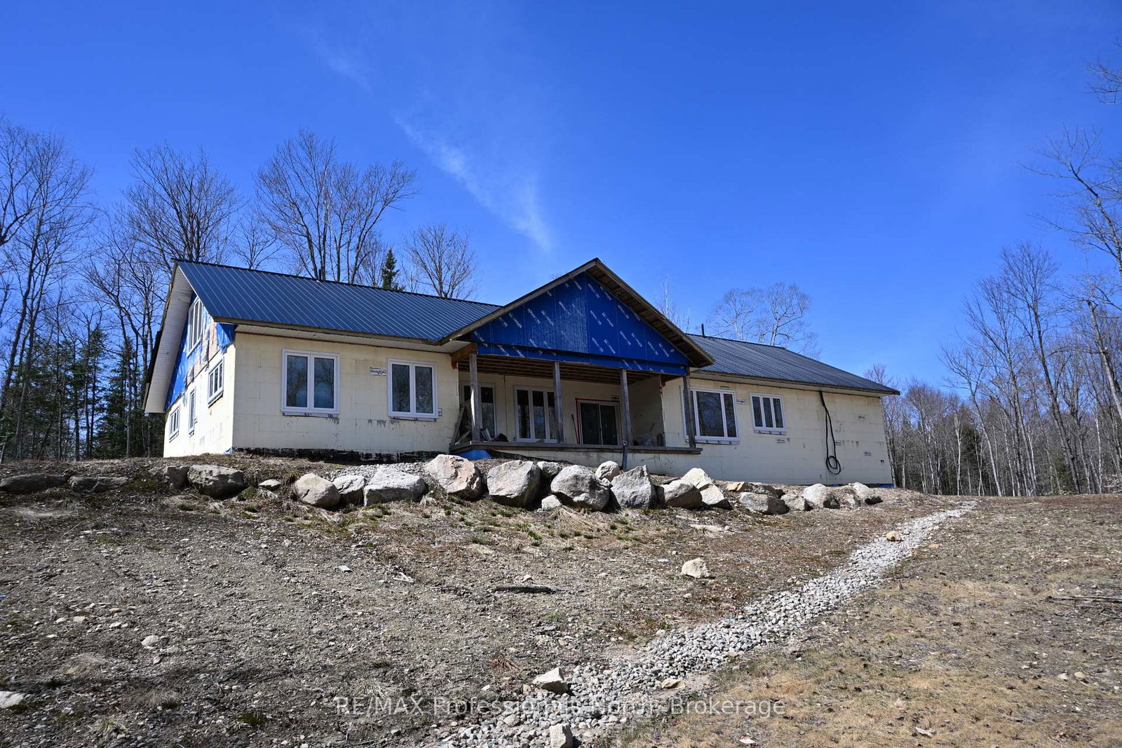 121-loon-lake-road-magnetawan-ontario-x12643326