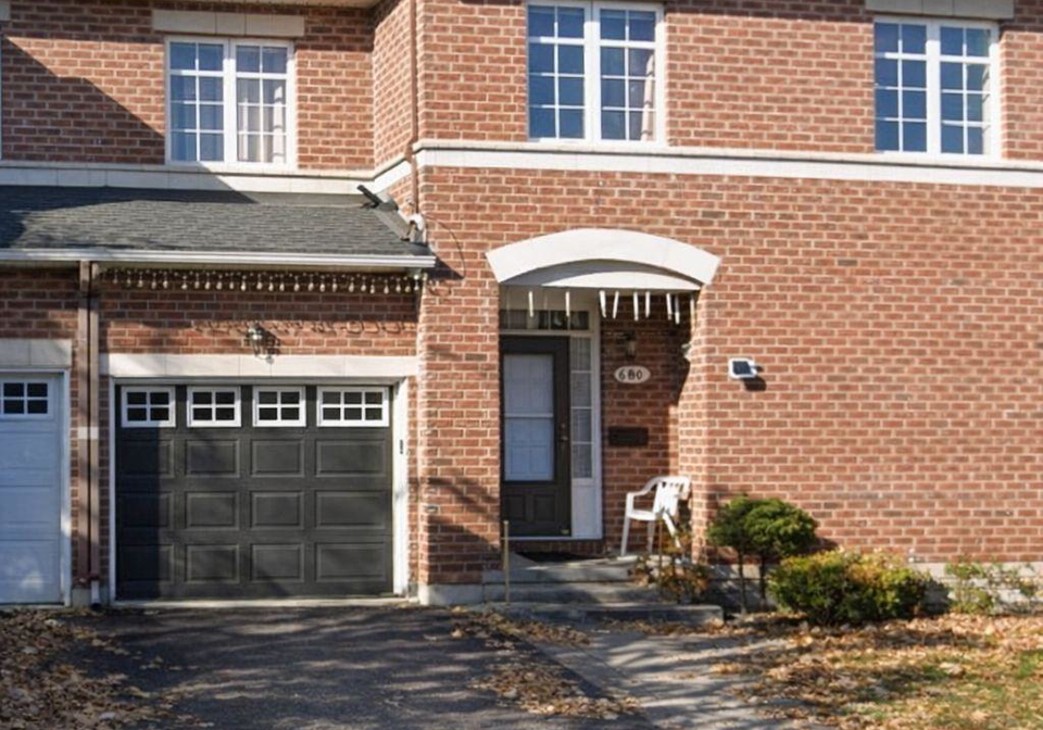 144-deercroft-avenue-ottawa-ontario-x12645494