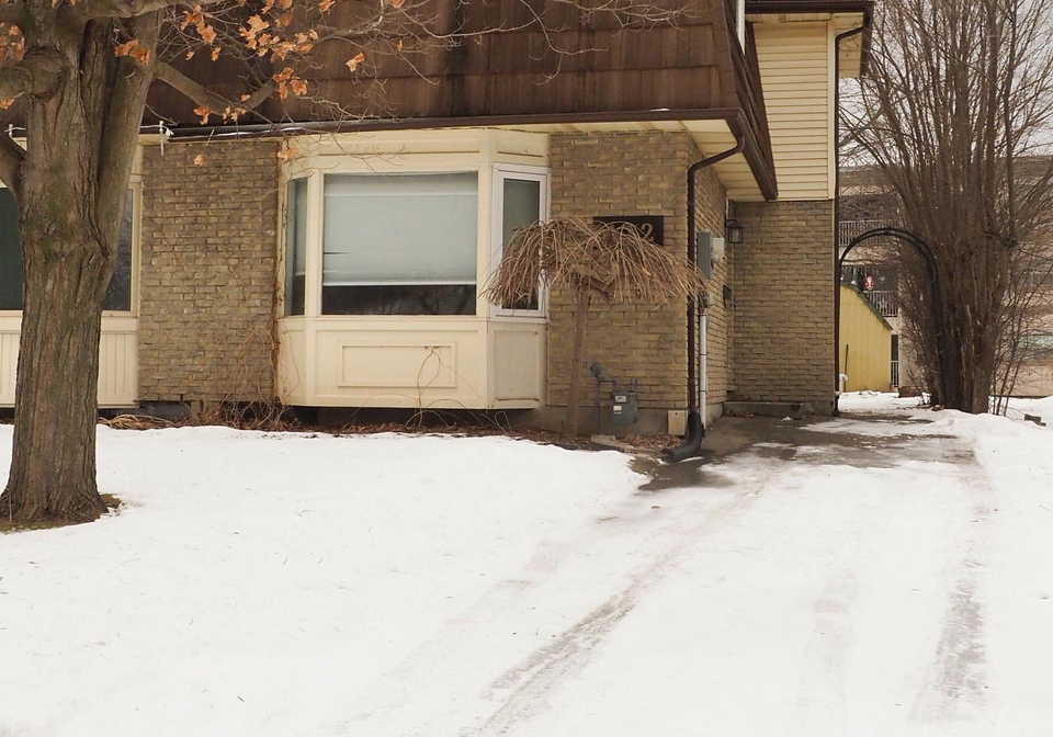112-green-valley-drive-kitchener-ontario-x12647676