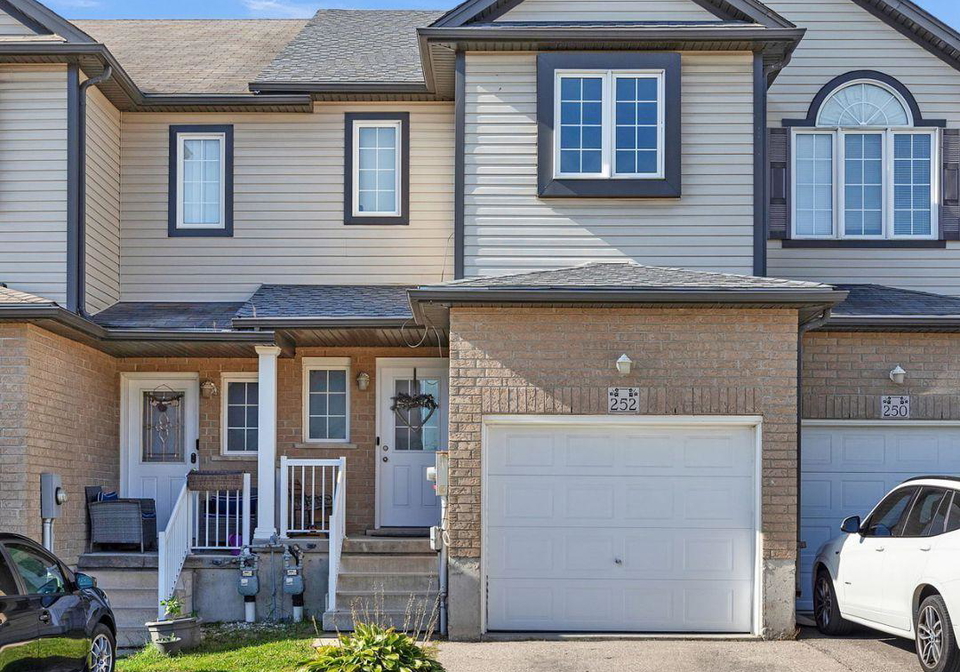 252-countrystone-crescent-kitchener-ontario-x12650996