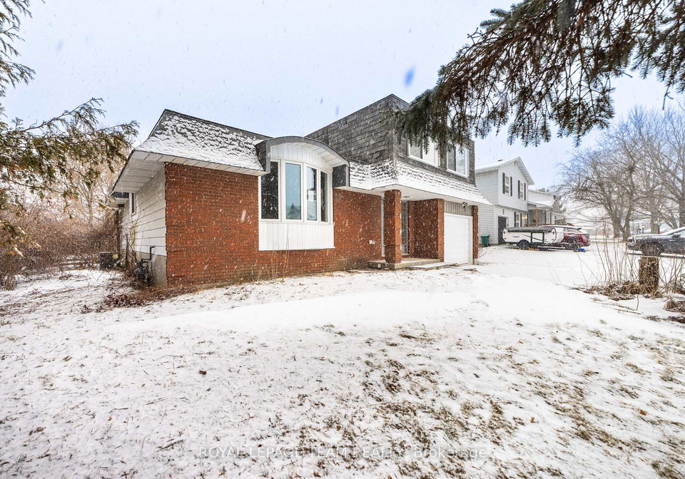 7-coolbrook-cr-crescent-ottawa-ontario-x12651954