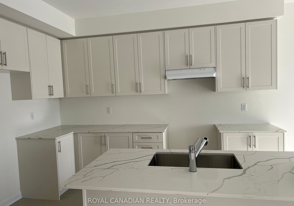 85-royal-oak-crescent-loyalist-ontario-x12652380