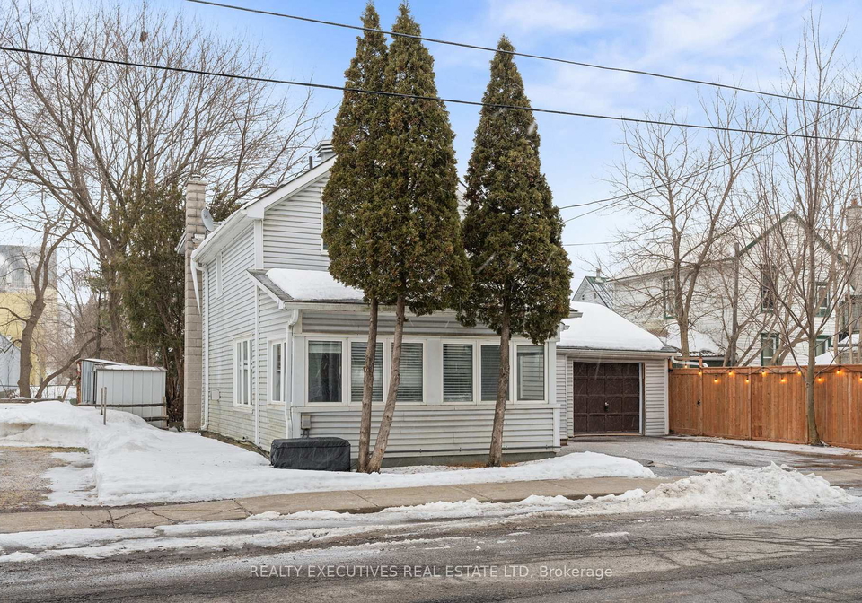 493-gladstone-street-north-dundas-ontario-x12652482