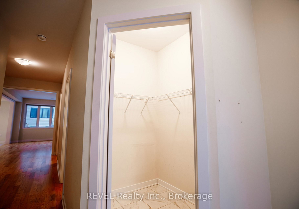 16-stern-drive-welland-ontario-x12653212