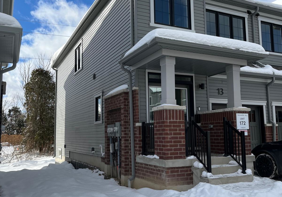 13-radium-common-cambridge-ontario-x12653436