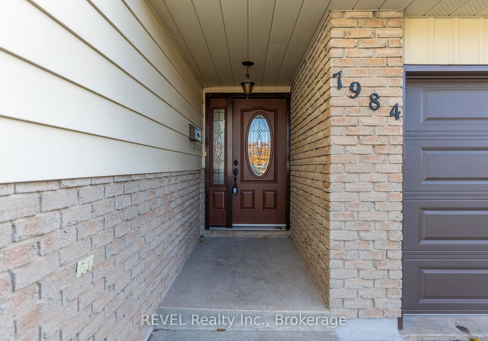 7984-thorton-street-niagara-falls-ontario-x12660234
