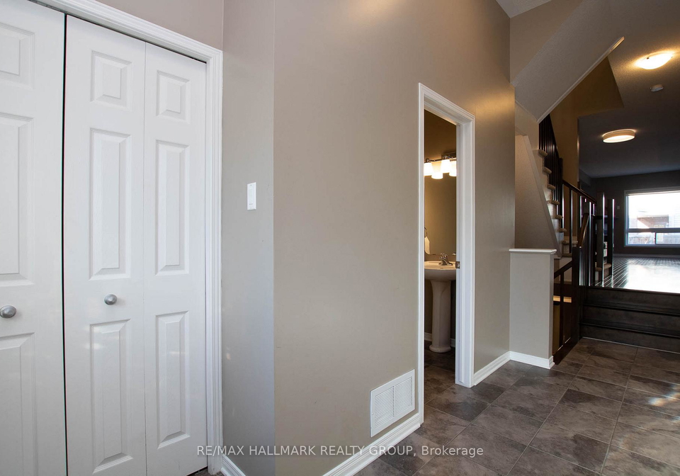 917-torovin-private-ottawa-ontario-x12661748