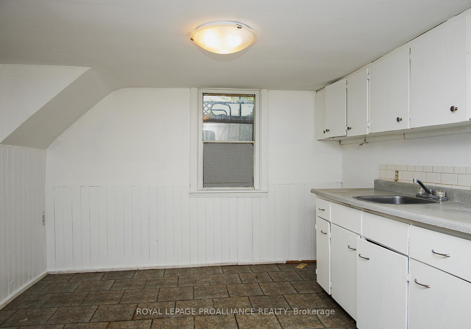 83-lorne-avenue-quinte-west-ontario-x12663590