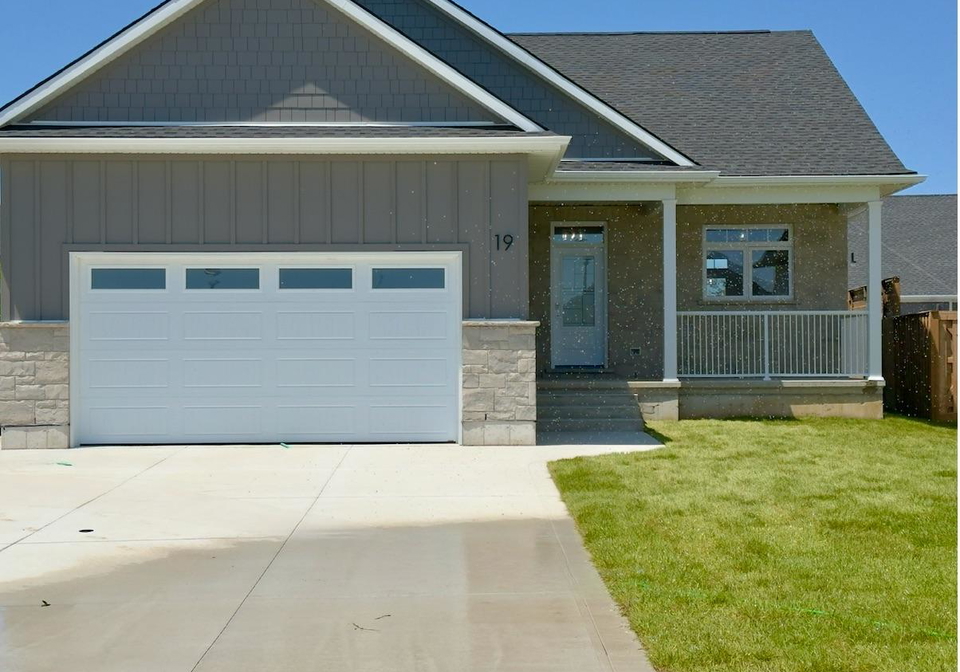 19-lois-court-lambton-shores-ontario-x12665526