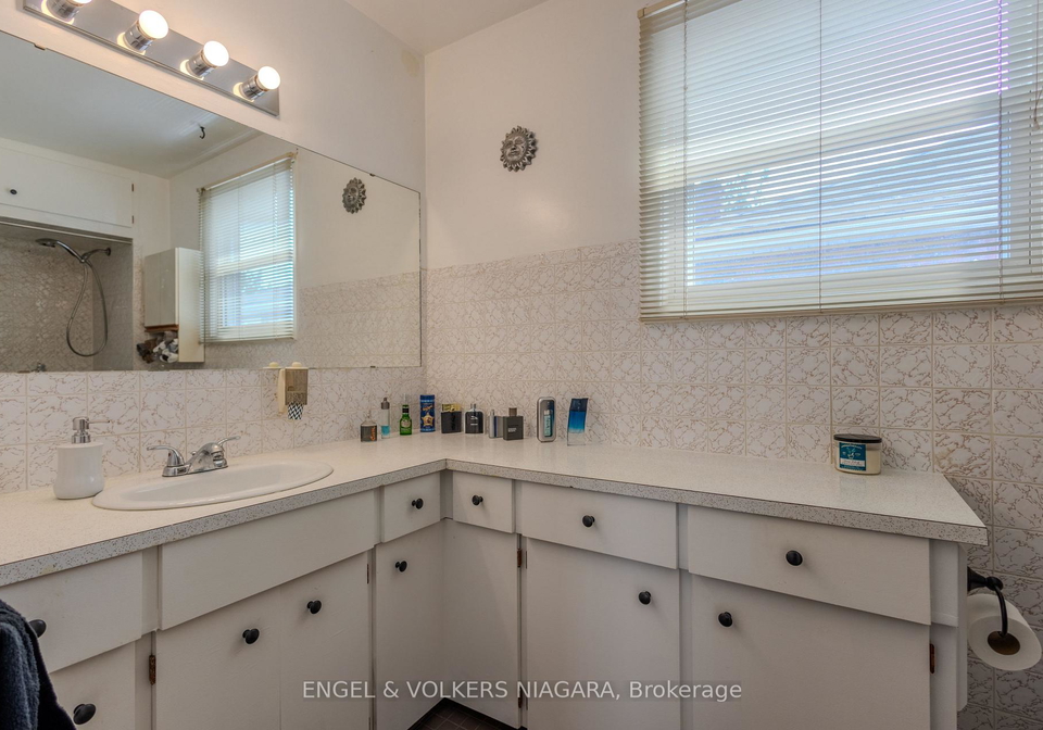 61-hamilton-street-e-st-catharines-ontario-x12665886