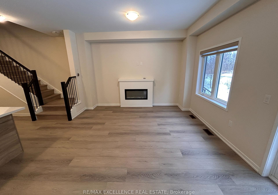 9-radium-common-cambridge-ontario-x12668282