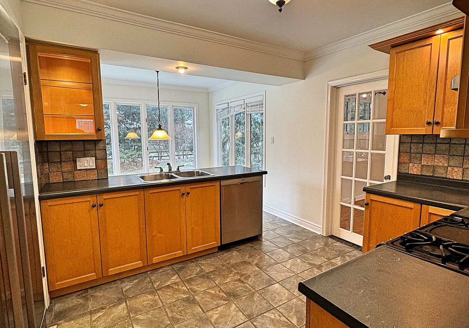 646-iroquois-avenue-hamilton-ontario-x12671618