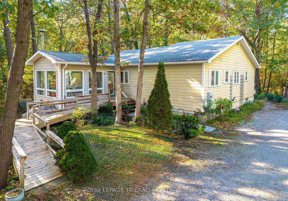 10092-lakeshore-road-lambton-shores-ontario-x12671882
