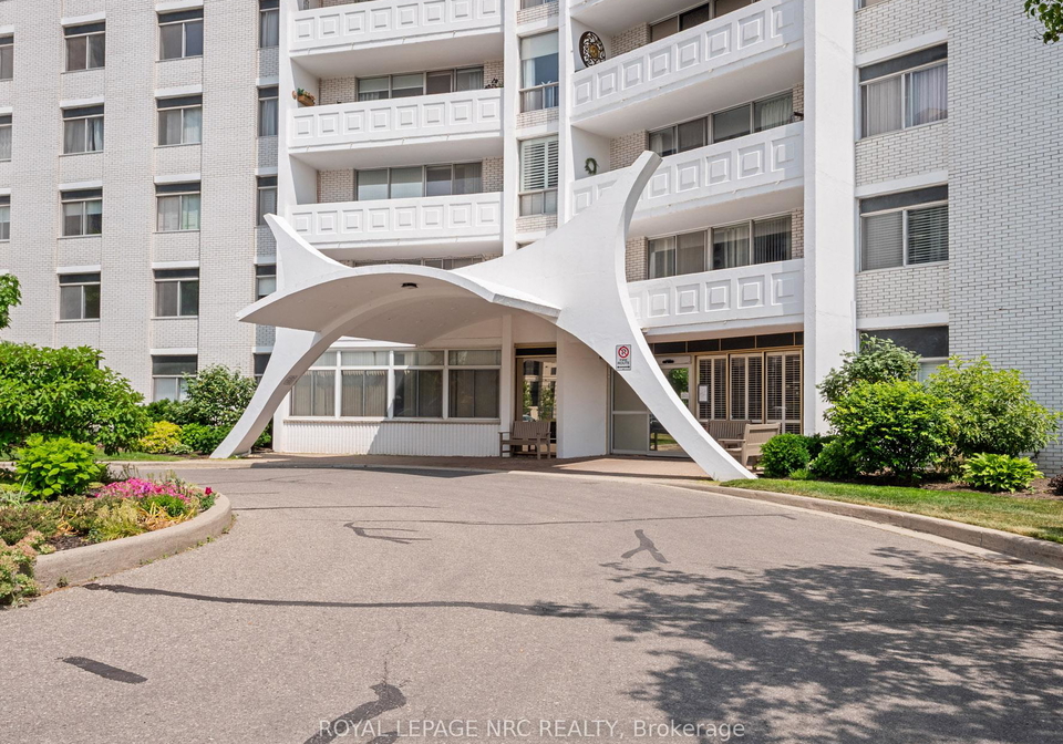 15-towering-heights-boulevard-st-catharines-ontario-x12673196