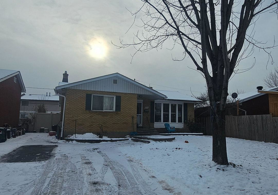 658-dan-avenue-ottawa-ontario-x12674194