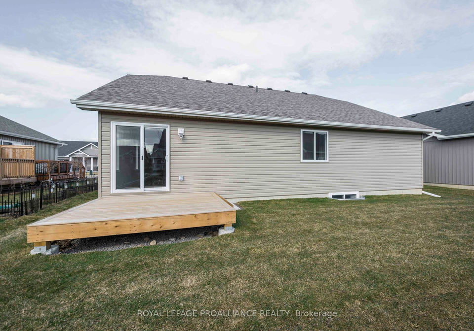 110-farrington-crescent-prince-edward-county-ontario-x12676650