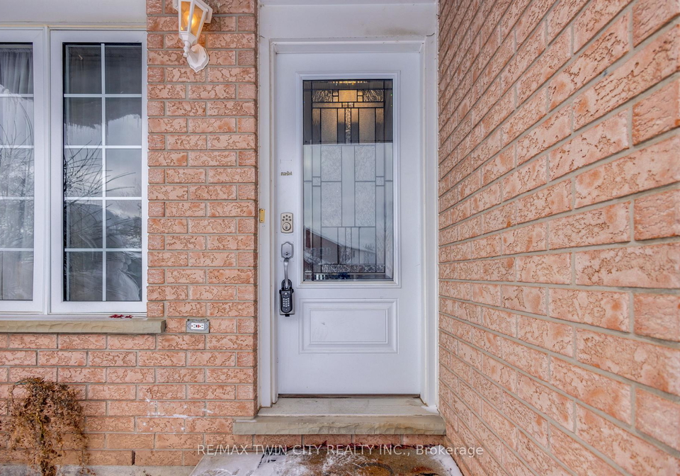 28-ridgeway-crescent-kitchener-ontario-x12677856