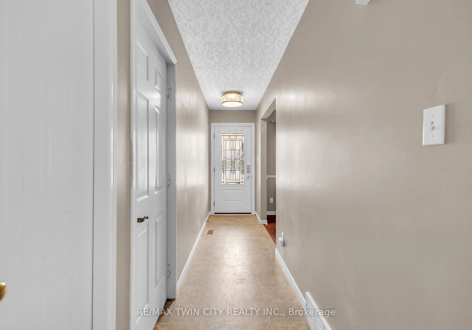 28-ridgeway-crescent-kitchener-ontario-x12677856