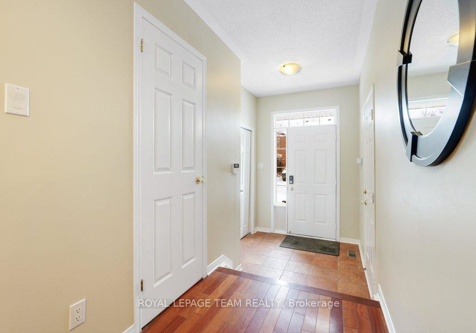 147-deercroft-avenue-ottawa-ontario-x12679618