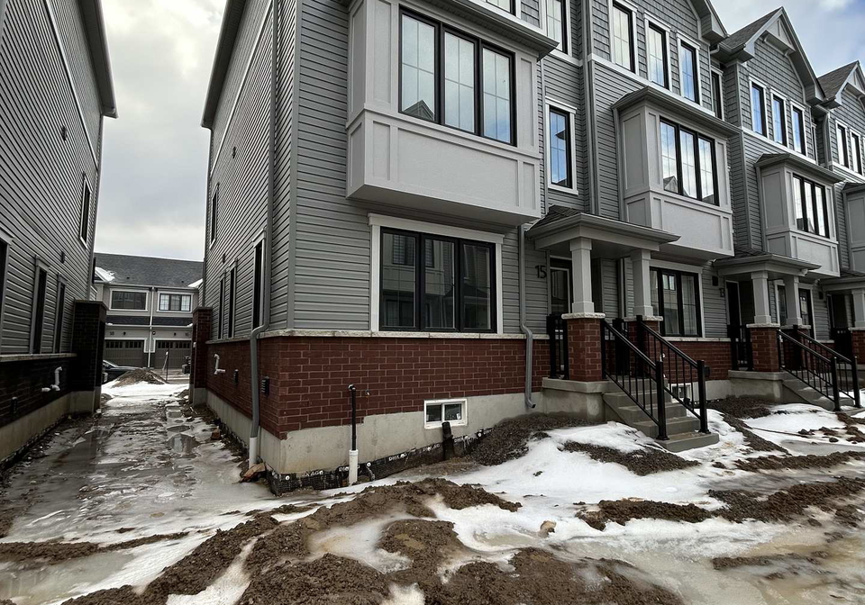 15-cleveland-common-cambridge-ontario-x12681002