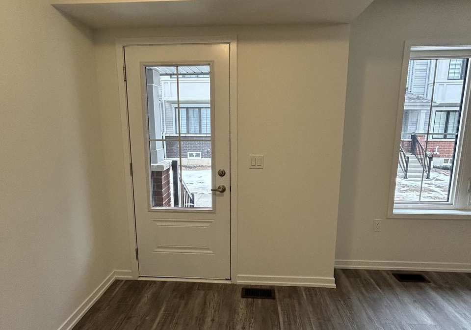15-cleveland-common-cambridge-ontario-x12681002
