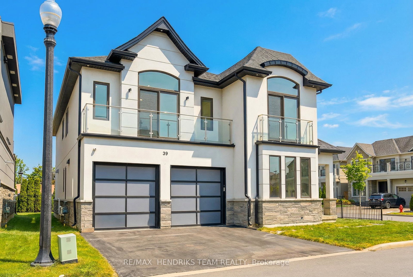 39-sunrow-gate-hamilton-ontario-x12681882