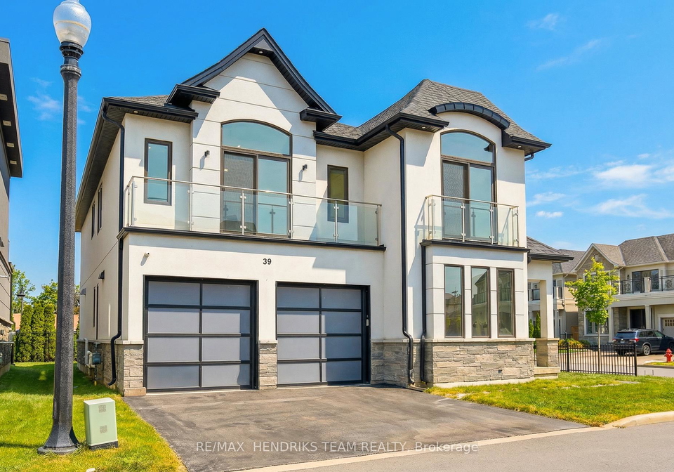 39-sunrow-gate-hamilton-ontario-x12681882