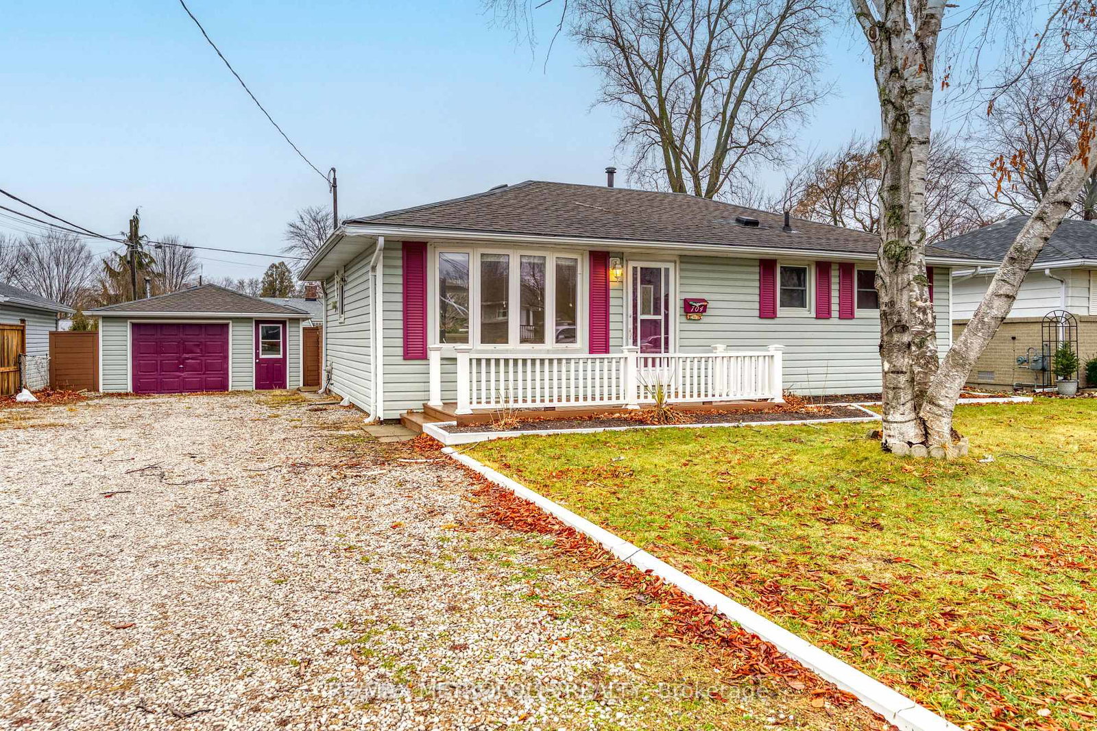 704-houser-street-point-edward-ontario-x12682932