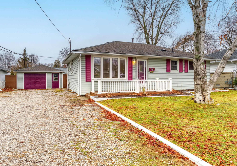 704-houser-street-point-edward-ontario-x12682932