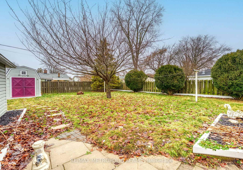 704-houser-street-point-edward-ontario-x12682932