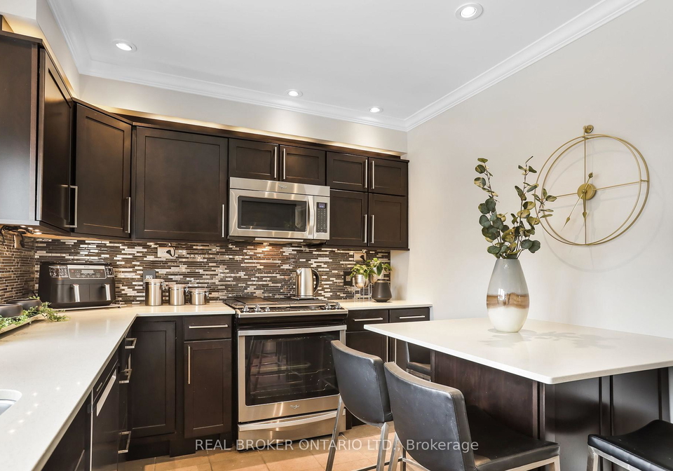 231-8-highway-hamilton-ontario-x12684308