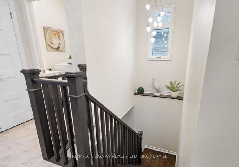 8-hopkins-street-thorold-ontario-x12686126