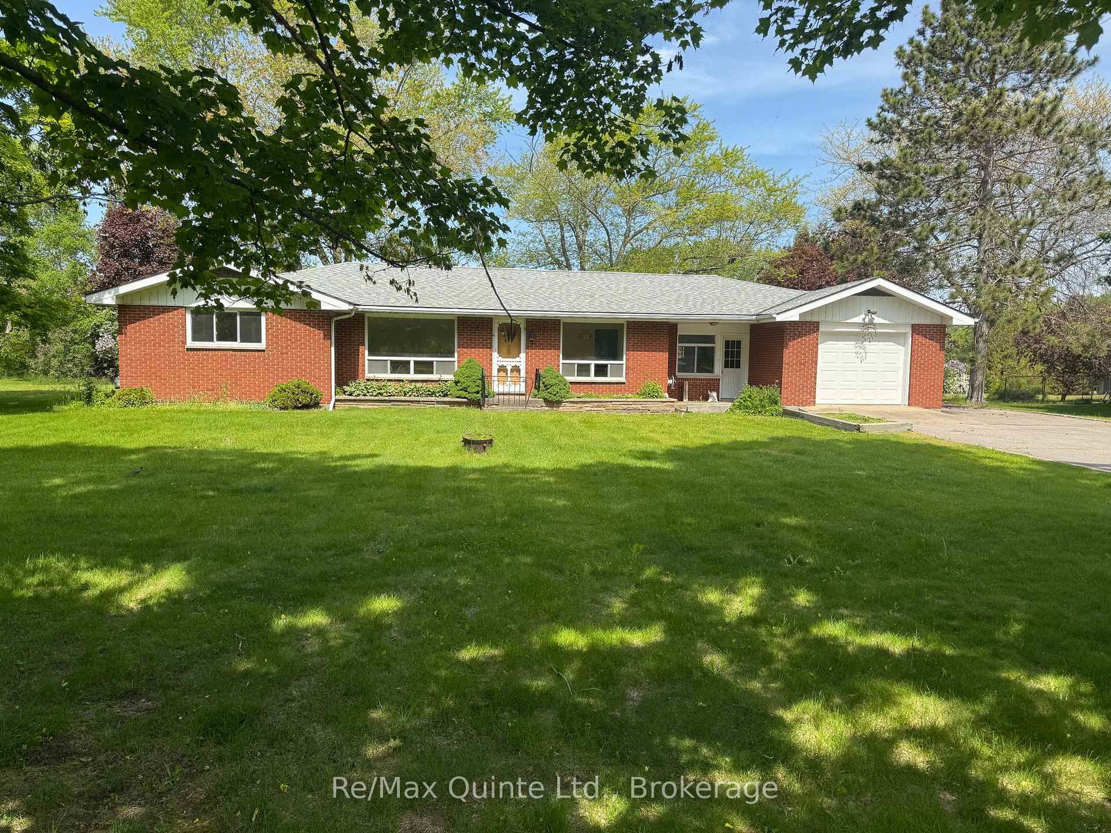 1462-county-road-12-prince-edward-county-ontario-x12686406