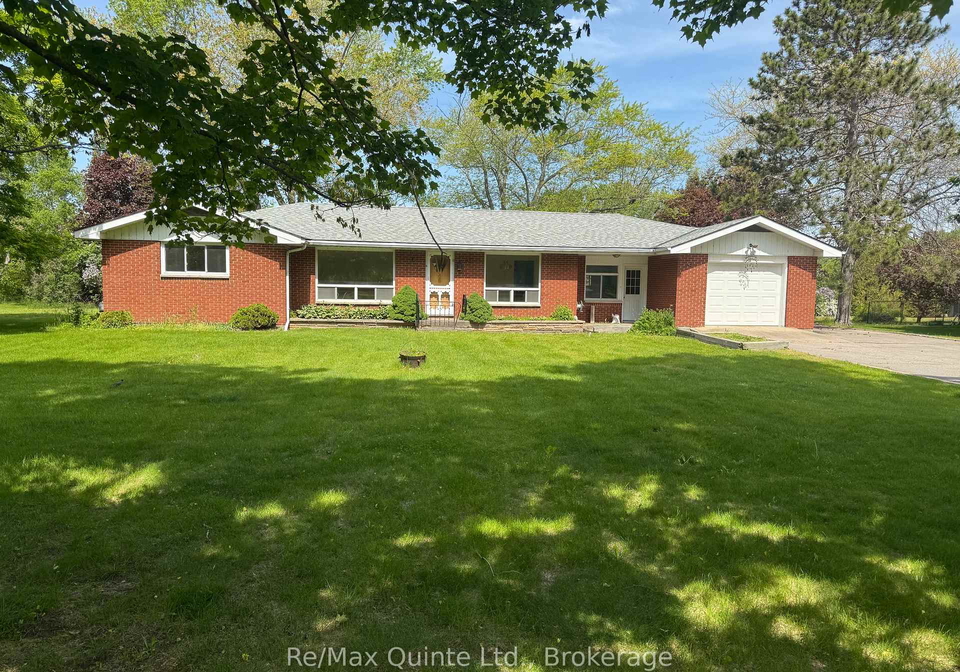 1462-county-road-12-prince-edward-county-ontario-x12686406