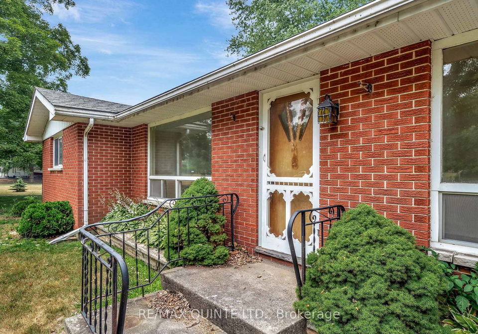 1462-county-road-12-prince-edward-county-ontario-x12686406