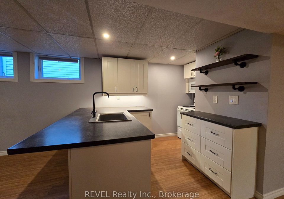 33-dundas-crescent-st-catharines-ontario-x12687962