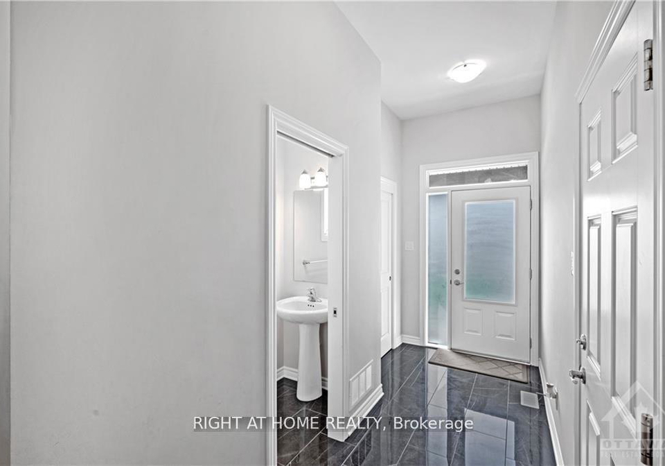 1010-kijik-crescent-ottawa-ontario-x12689838