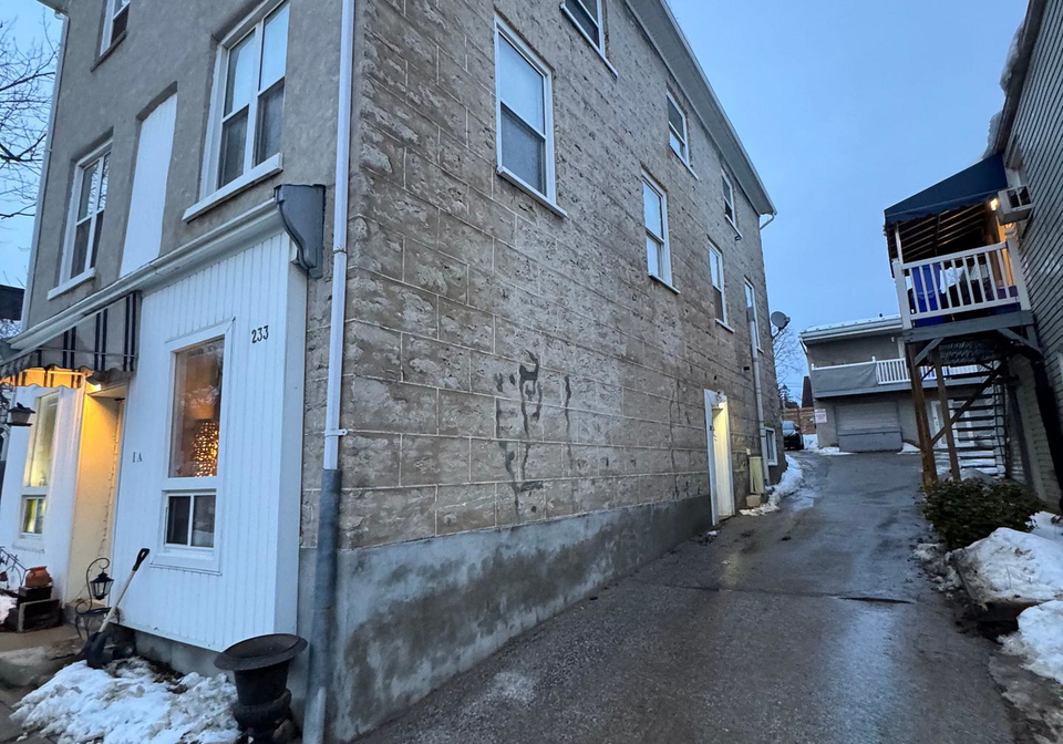 233-geddes-street-centre-wellington-ontario-x12690598