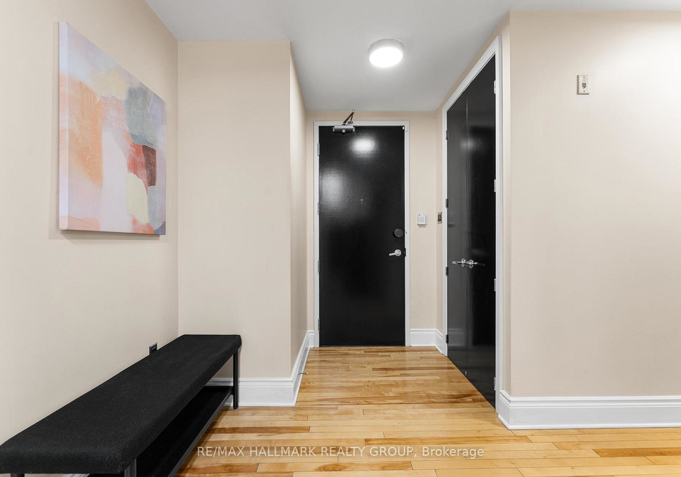 374-cooper-street-ottawa-ontario-x12691778
