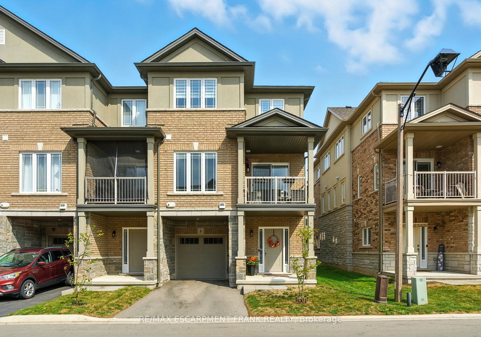 9-laguna-village-crescent-hamilton-ontario-x12691912