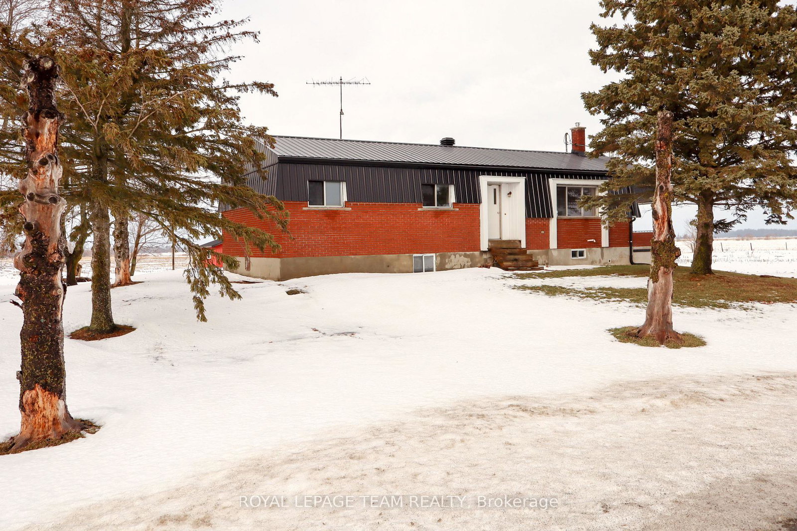 12121-liscumb-road-north-dundas-ontario-x12692396