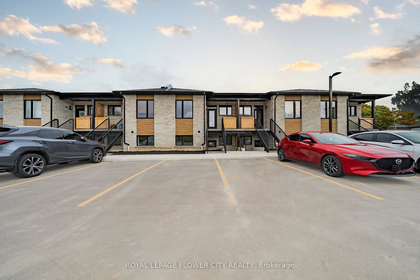 440-wellington-street-e-wellington-north-ontario-x12693078