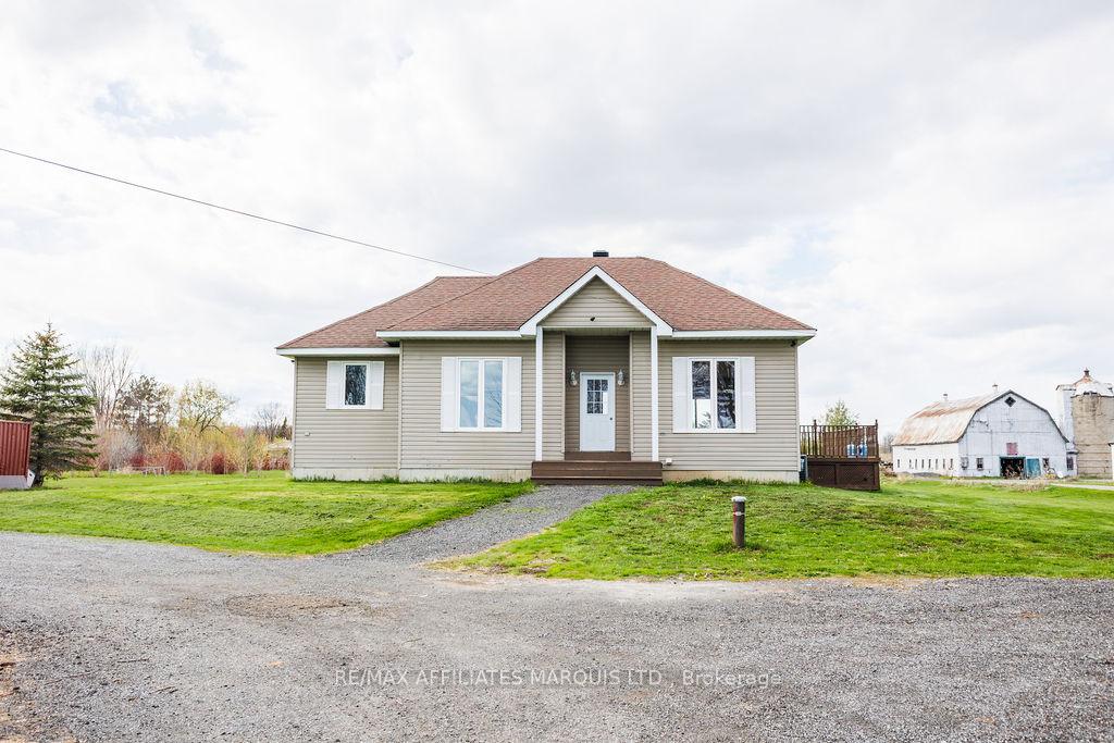 19249-county-road-2-south-glengarry-ontario-x12693788