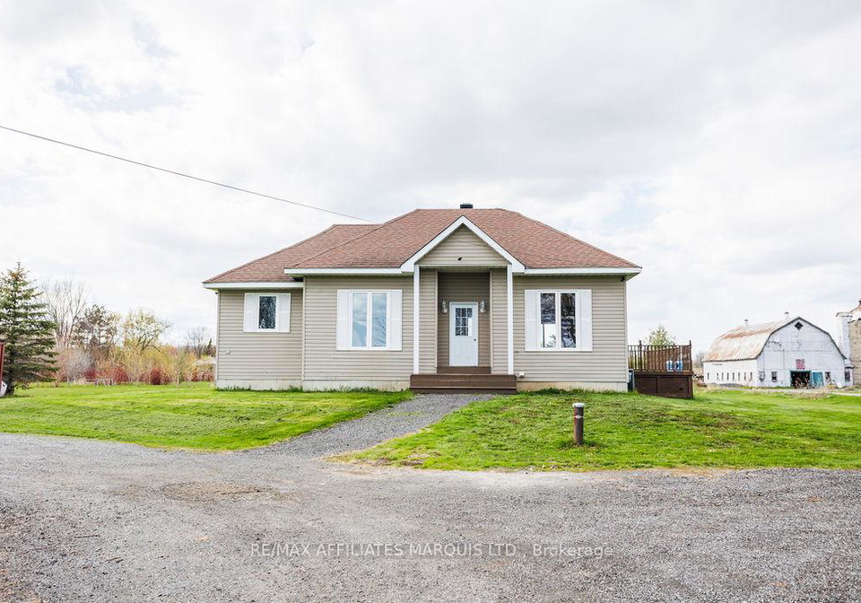 19249-county-road-2-south-glengarry-ontario-x12693788