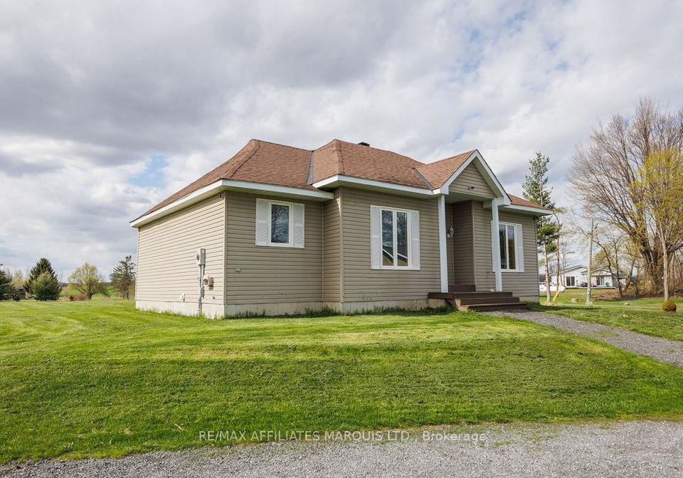 19249-county-road-2-south-glengarry-ontario-x12693788