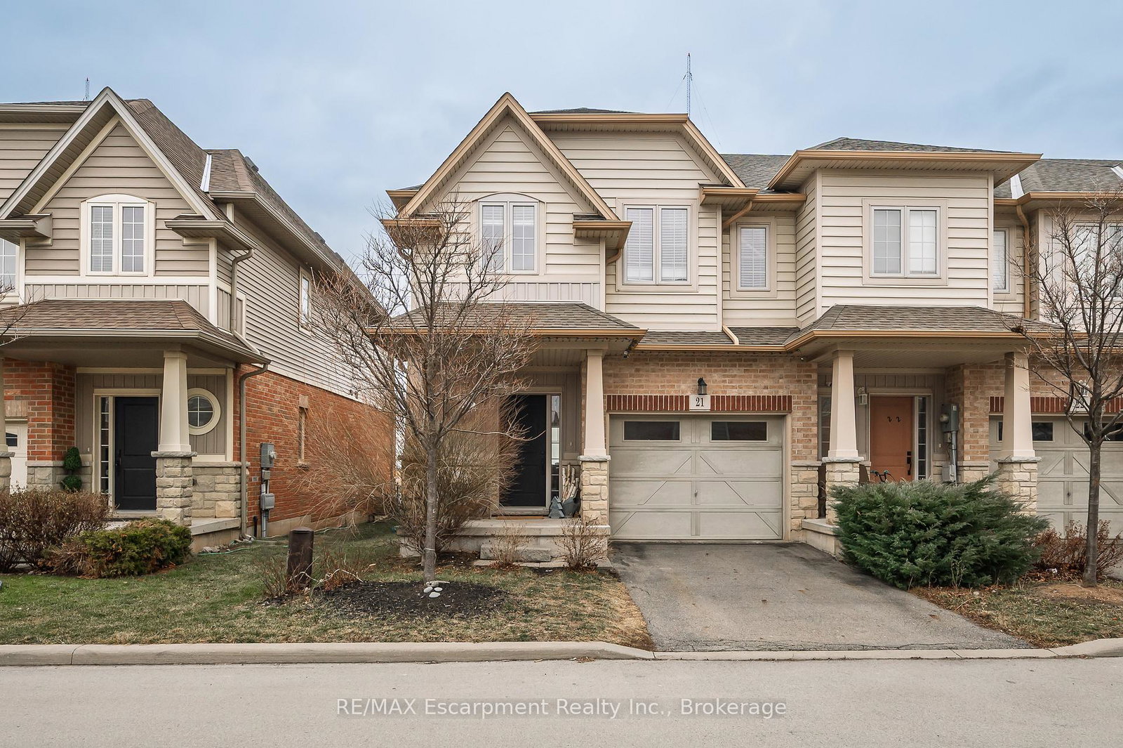 8-lakelawn-road-grimsby-ontario-x12694426
